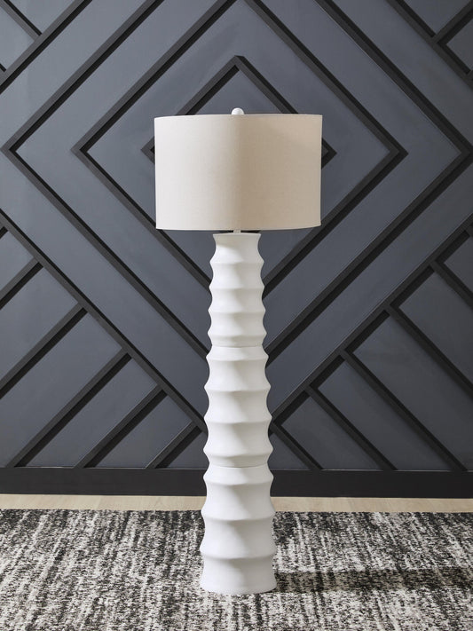 Veraleigh Poly Floor Lamp (1/CN)