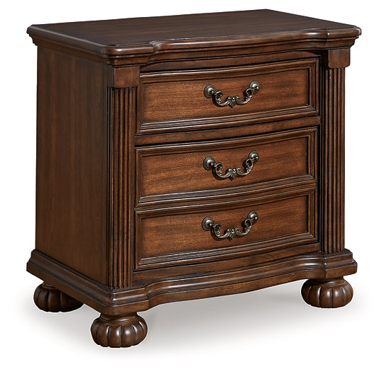 Lavinton Queen Poster Bed, Dresser, Mirror, Chest and Nightstand